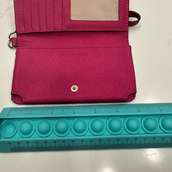 Barbiecore Michael Kors phone case and wallet - Picture 2 of 4